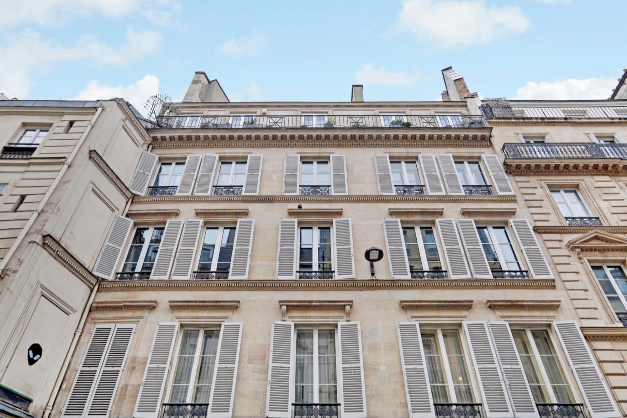Louvre Opera Apartment